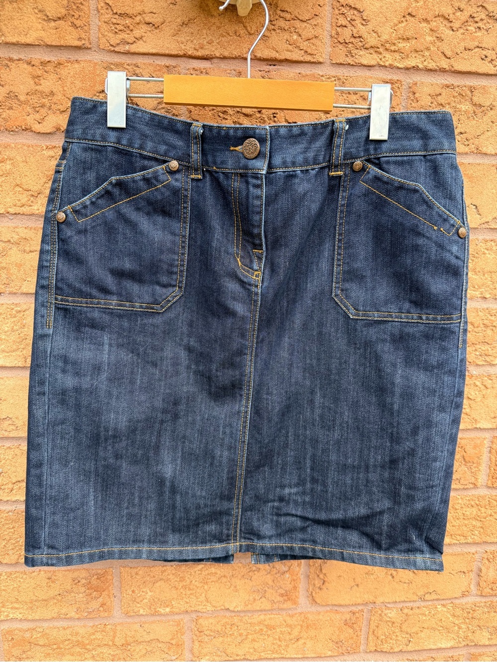 💫4/$25 • Tommy Hilfiger Straight Cut Dark Wash Denim Skirt